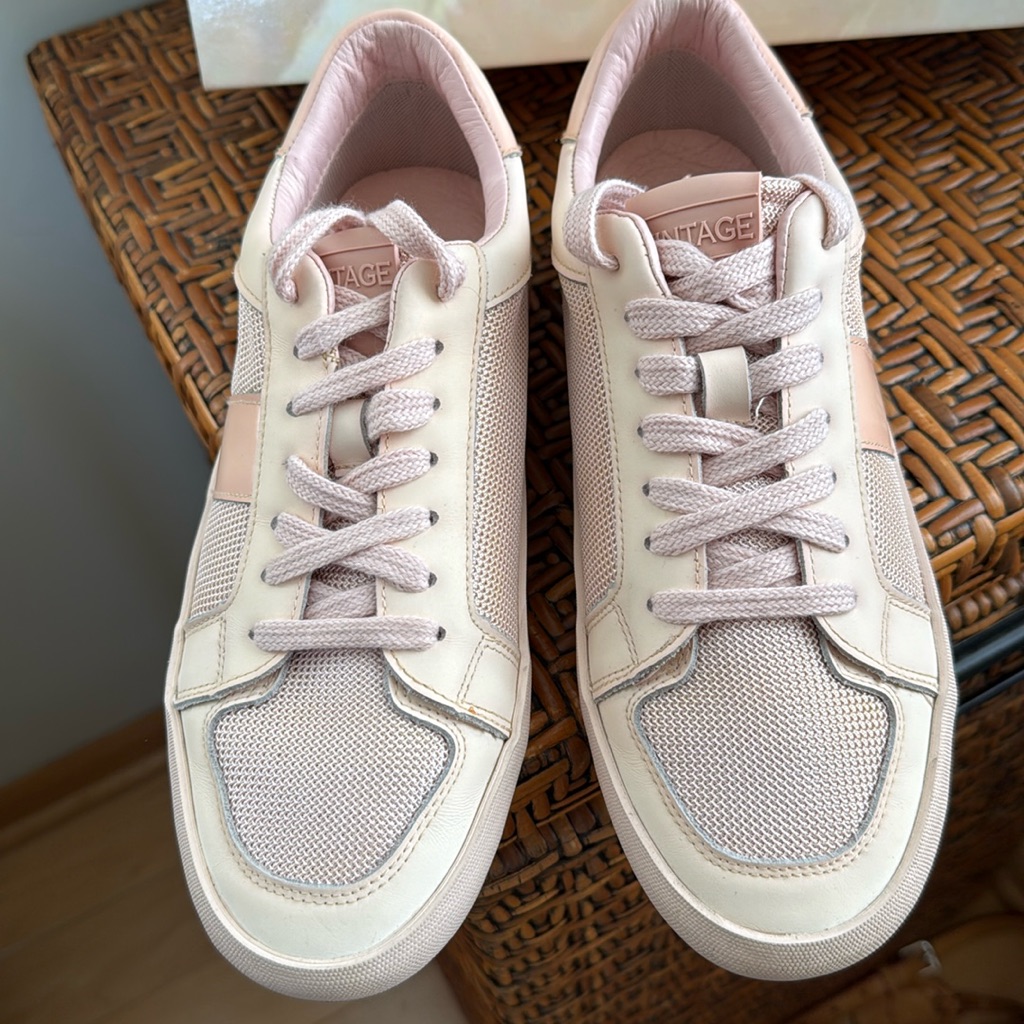 Vintage Havana Bond Sneaker Size 9 In Peach